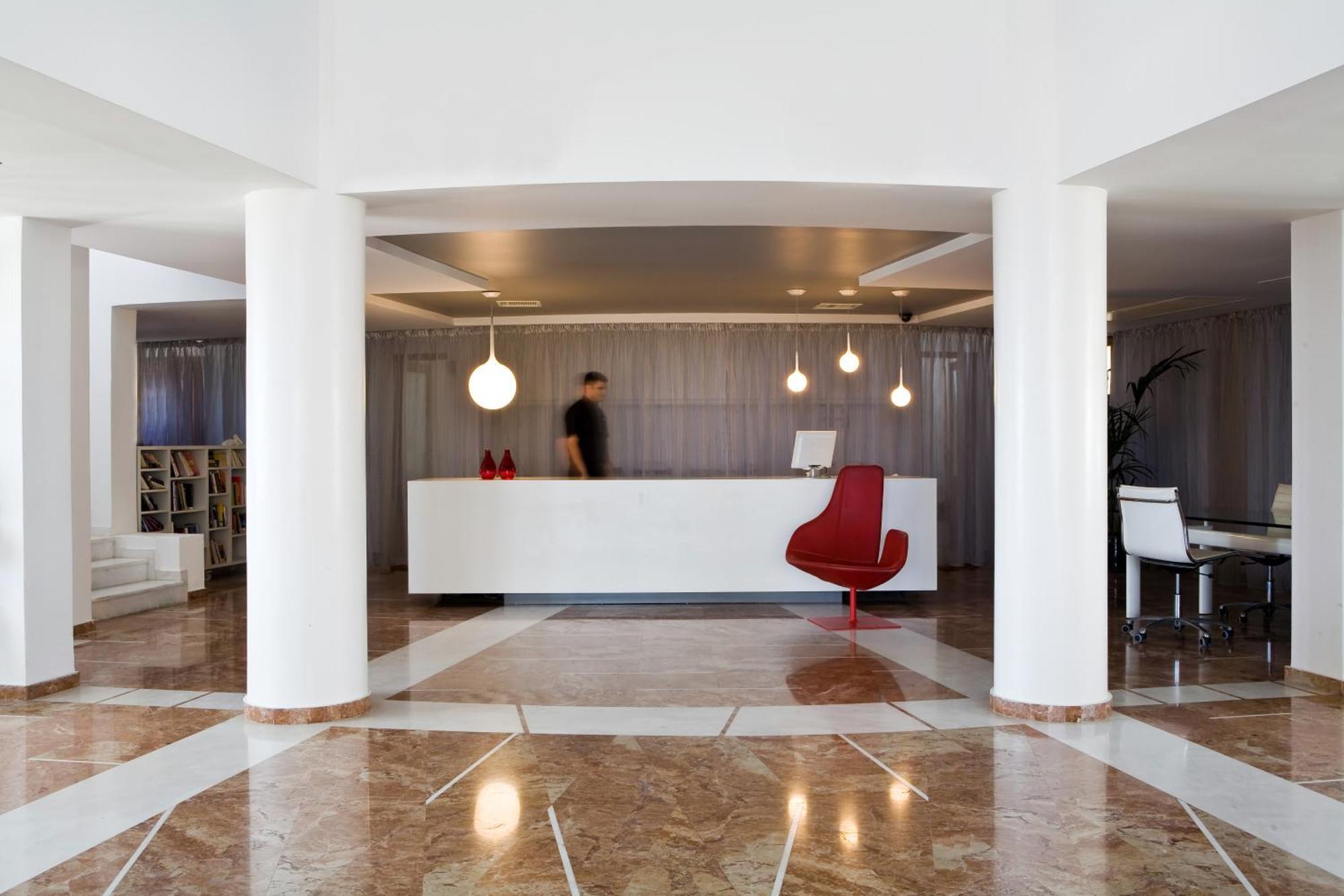 The Majestic Hotel ฟิรา ภายนอก รูปภาพ